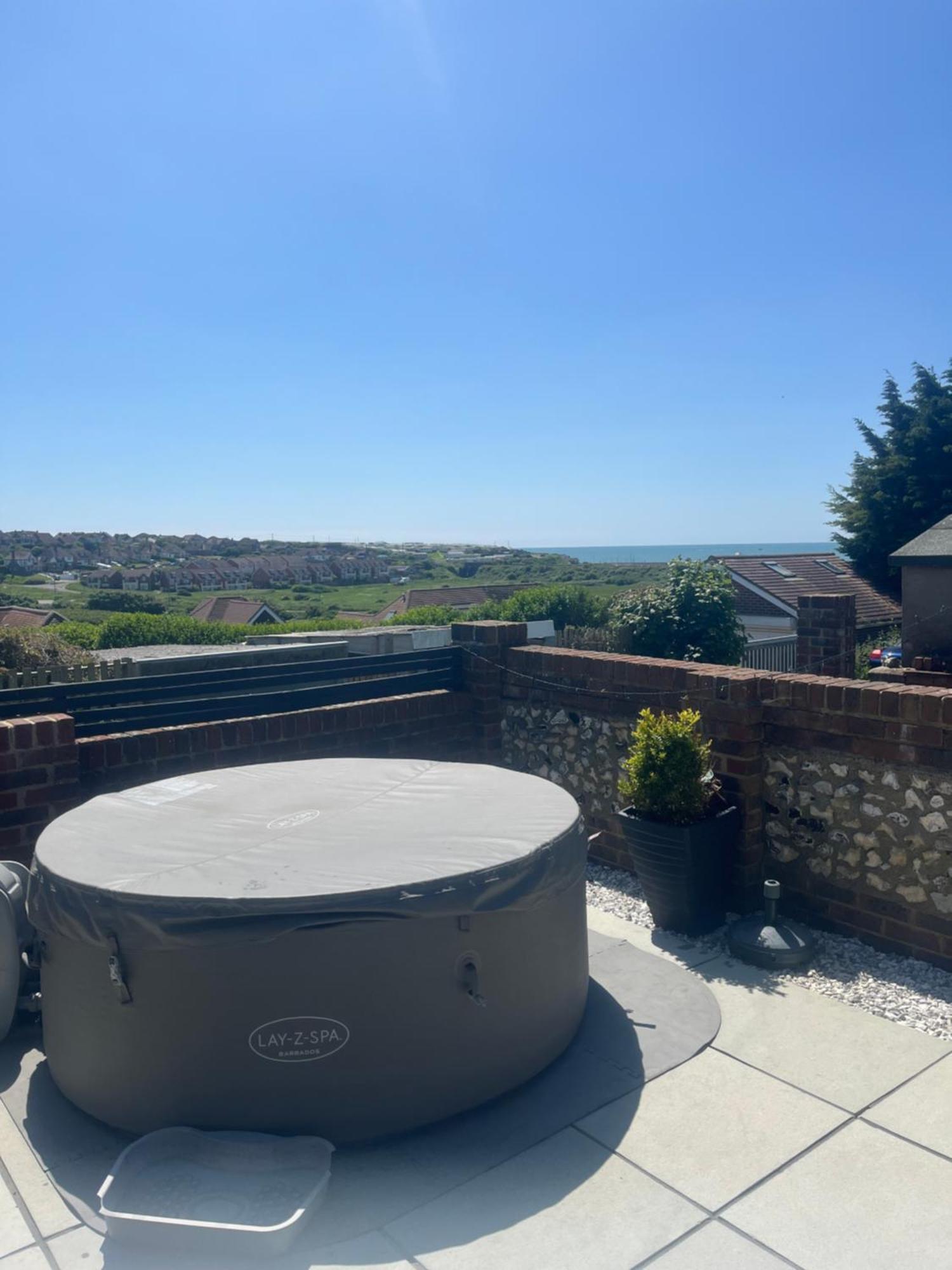 Spacious Studio Cabin With Sea/ Downs Views Sole Use Of Hottub In سيفورد المظهر الخارجي الصورة